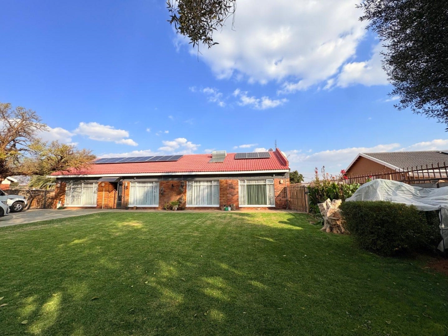 3 Bedroom Property for Sale in Langenhovenpark Free State
